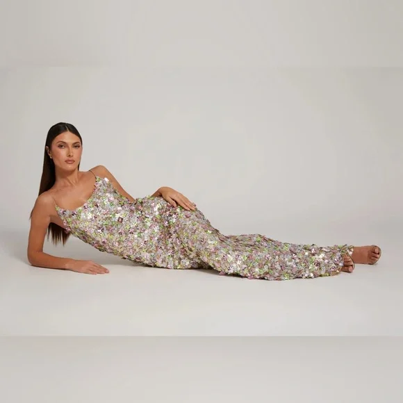 MAC DUGGAL
Multicolor Sleeveless Floral Paillette Embellished Mesh Gown - Picture 17 of 17